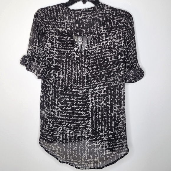 2/$30 🌻 | Reitmans | Script Patterned Blouse - Picture 8 of 16